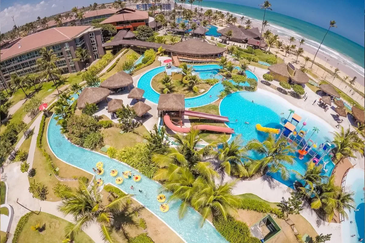 Resort é condenado a pagar R$ 50 mil após hóspede fraturar braço em piscina