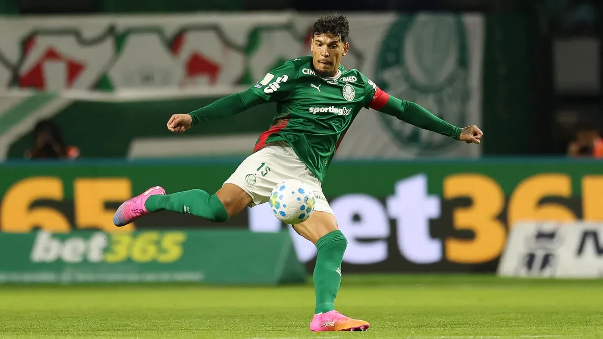 Palmeiras vence o São Paulo e retoma liderança com destaque para Vitor Roque