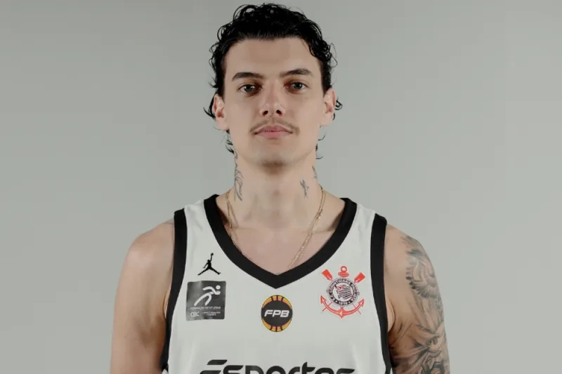 Kaick Ferrari encerra passagem pelo Corinthians após 15 jogos no profissional