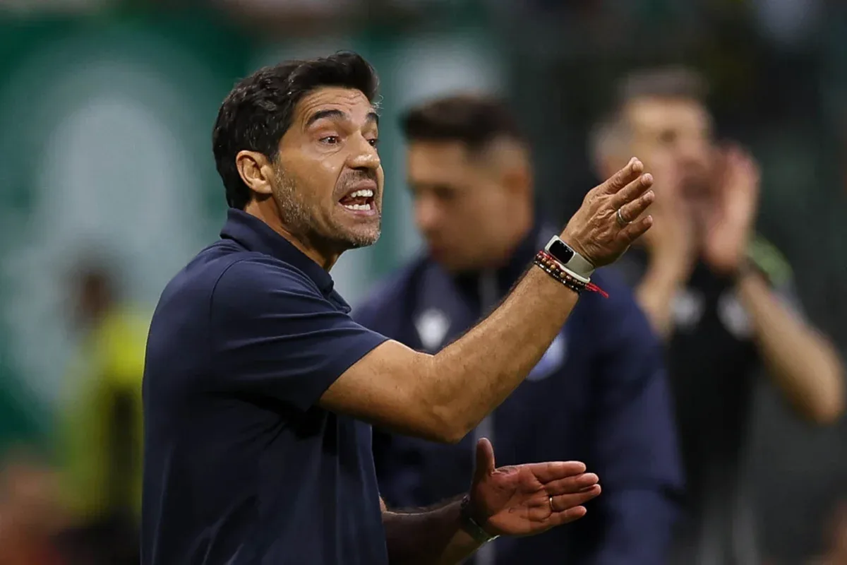 Decisão do STJD mantém Abel Ferreira no banco do Palmeiras diante do Botafogo
