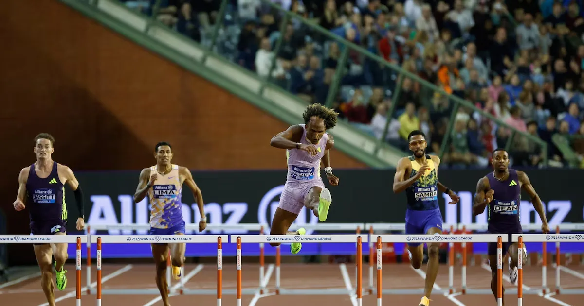 Alison dos Santos conquista terceiro título da Diamond League e iguala Warholm