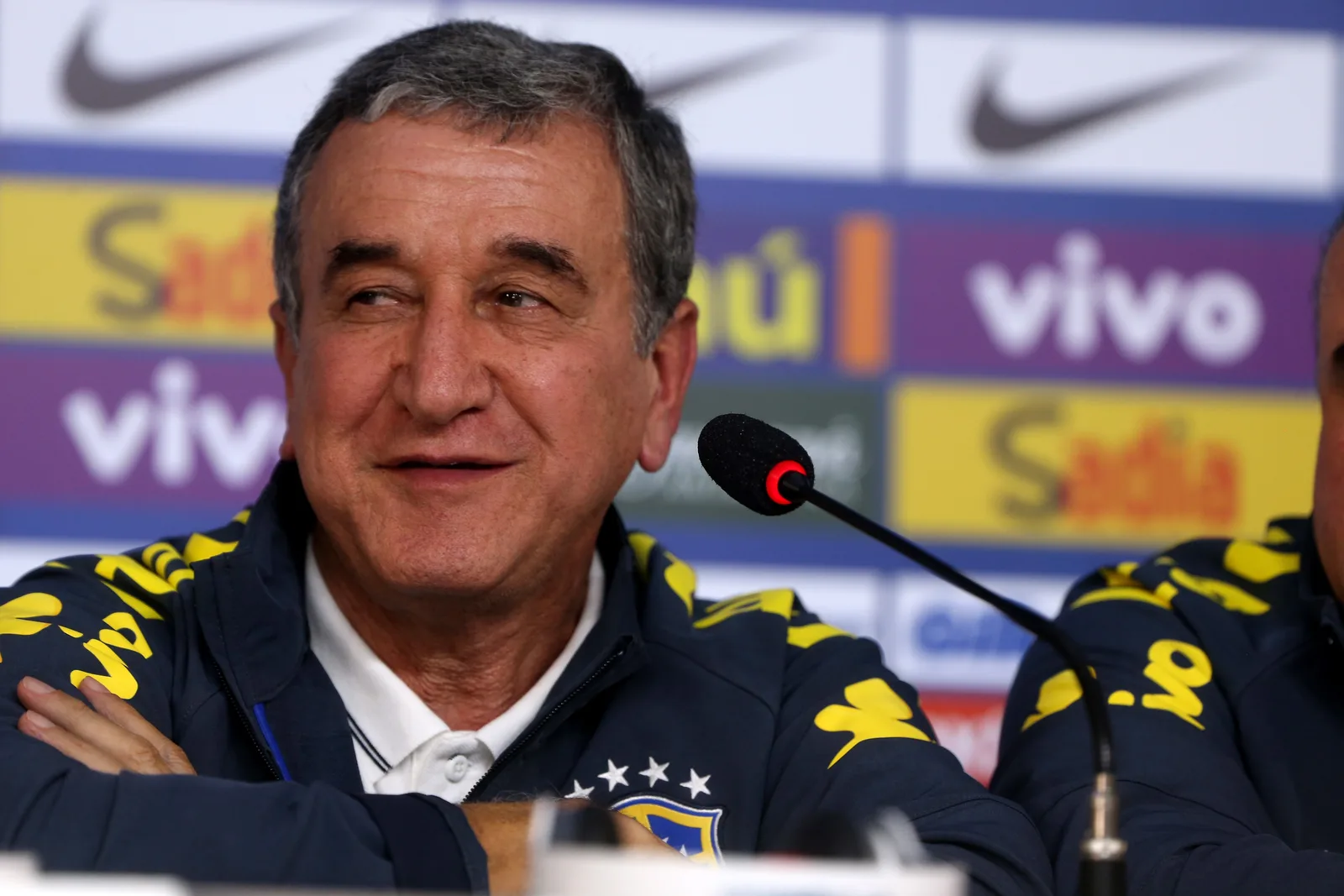 Carlos Alberto Parreira recebe alta após 81 dias internado