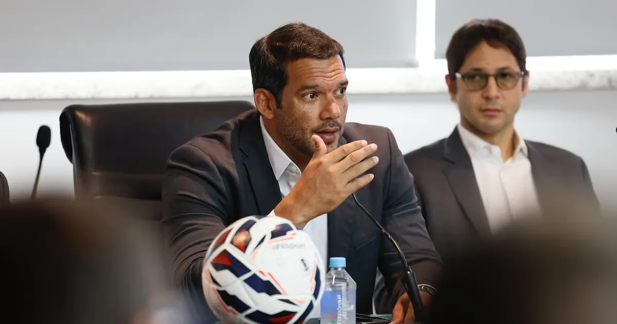 CBF debate transferências, gramados, rebaixamento e arbitragem com clubes