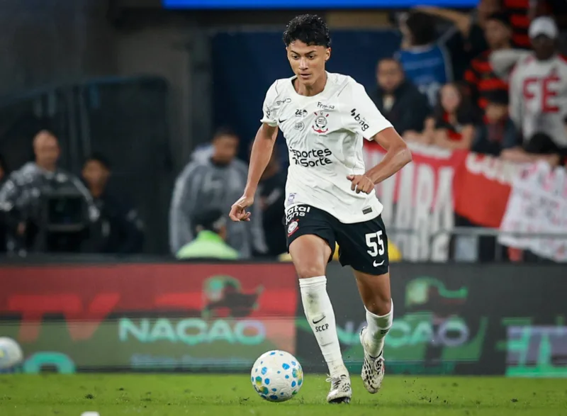 Desempenho na base e contrato blindado colocam Iago Machado no radar do Corinthians