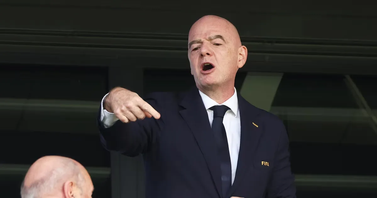 Infantino se aproxima de nova disputa pela presidência da Fifa em 2027