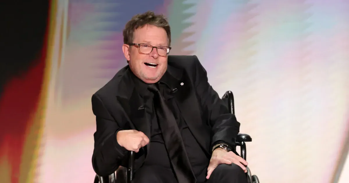 Michael J. Fox recebe prêmio no Emmy e fala sobre Parkinson