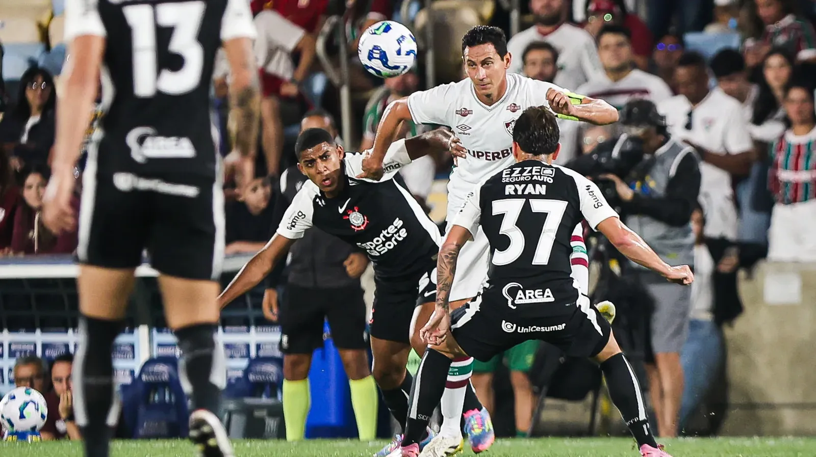 Fluminense busca reagir contra o Corinthians após classificação na Libertadores
