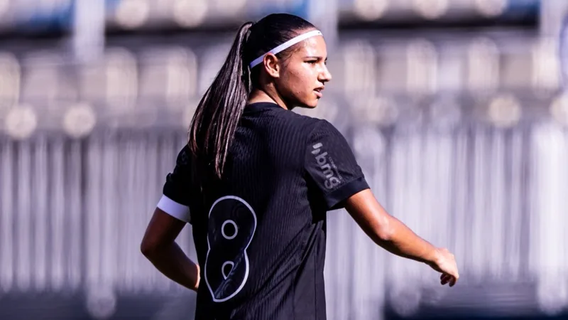Julia Faria mira equipe principal após cinco saídas da base do Corinthians