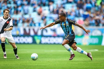 Vasco reage no segundo tempo, vence o Grêmio e deixa a lanterna do Z-4
