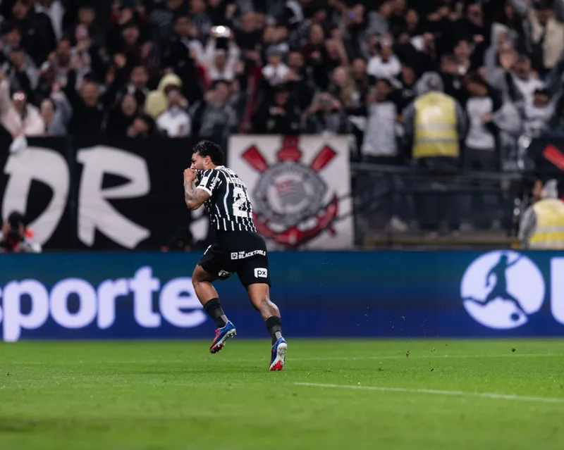 Bidu iguala Gustavo Nery e sobe no ranking histórico do Corinthians