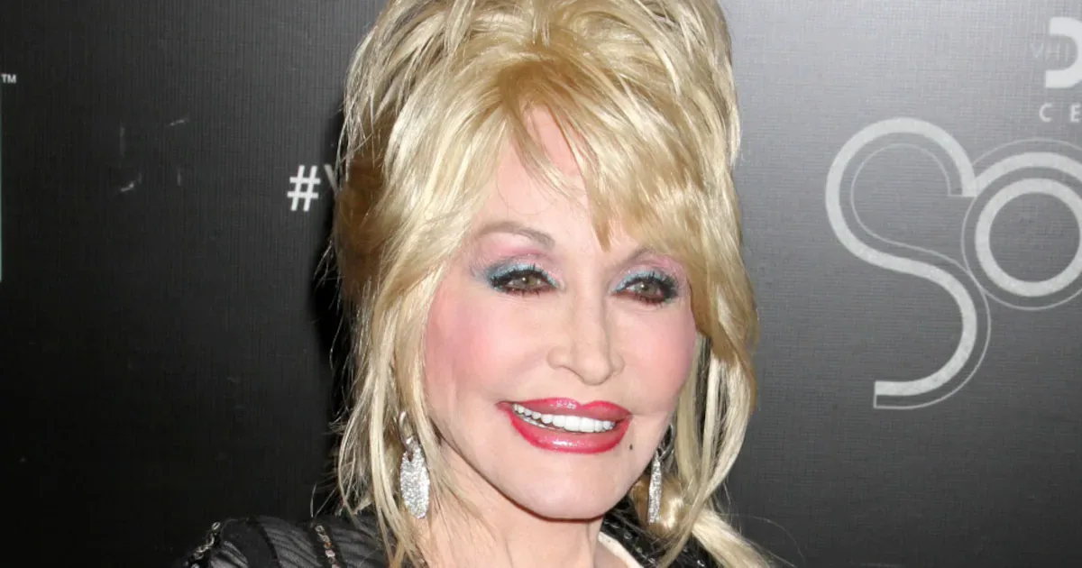 Irmã revela que Dolly Parton manteve câncer em segredo antes de morrer