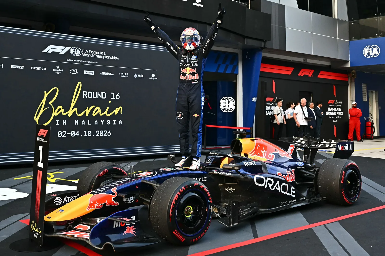 Verstappen conquista primeira vitória de 2026 em GP caótico do Bahrein