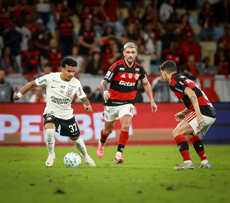 Corinthians perde para o Flamengo e amplia jejum no Maracanã