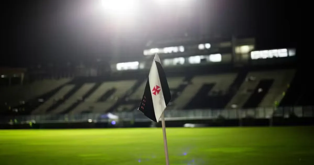 Vasco define time para decisão com o Santa Fe nesta terça-feira