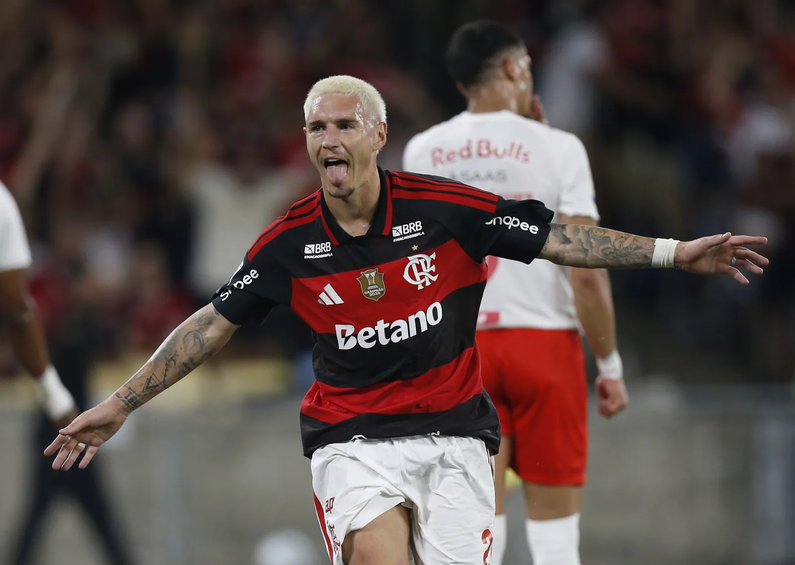 Flamengo bate o Bragantino e abre três pontos na ponta do Brasileiro