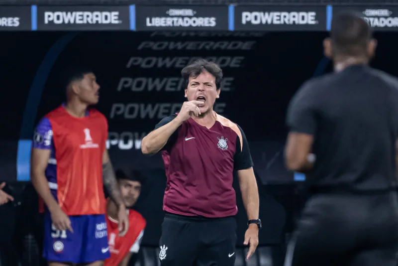 Diniz pede reação do Corinthians no Brasileirão após eliminação na Libertadores