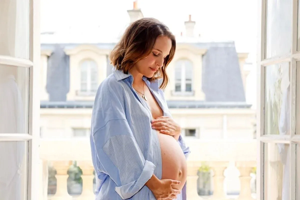 Natalie Portman fala sobre gravidez aos 44 anos e confirma nascimento da filha