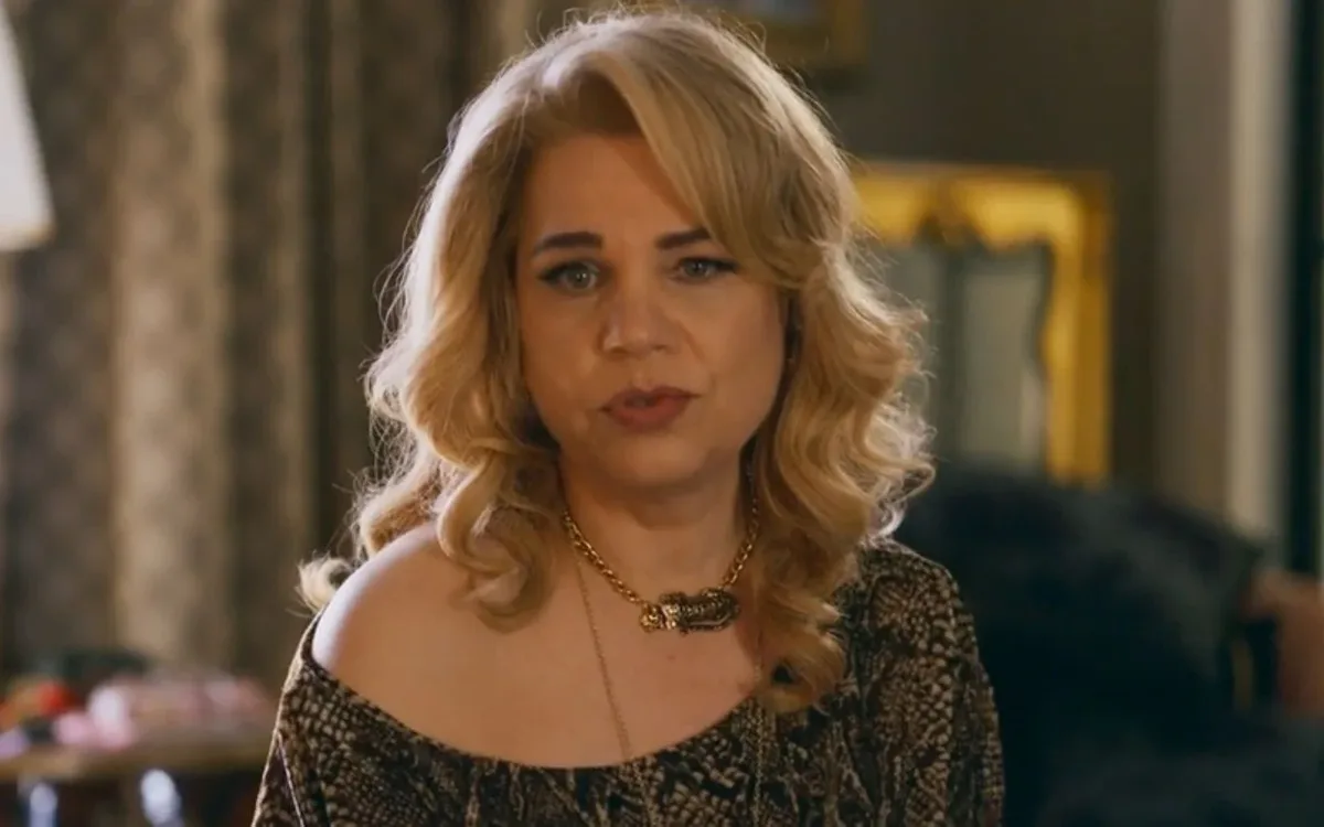 Pilar descobre caso de Fábia com Arthur e ameaça revelar segredo em novela