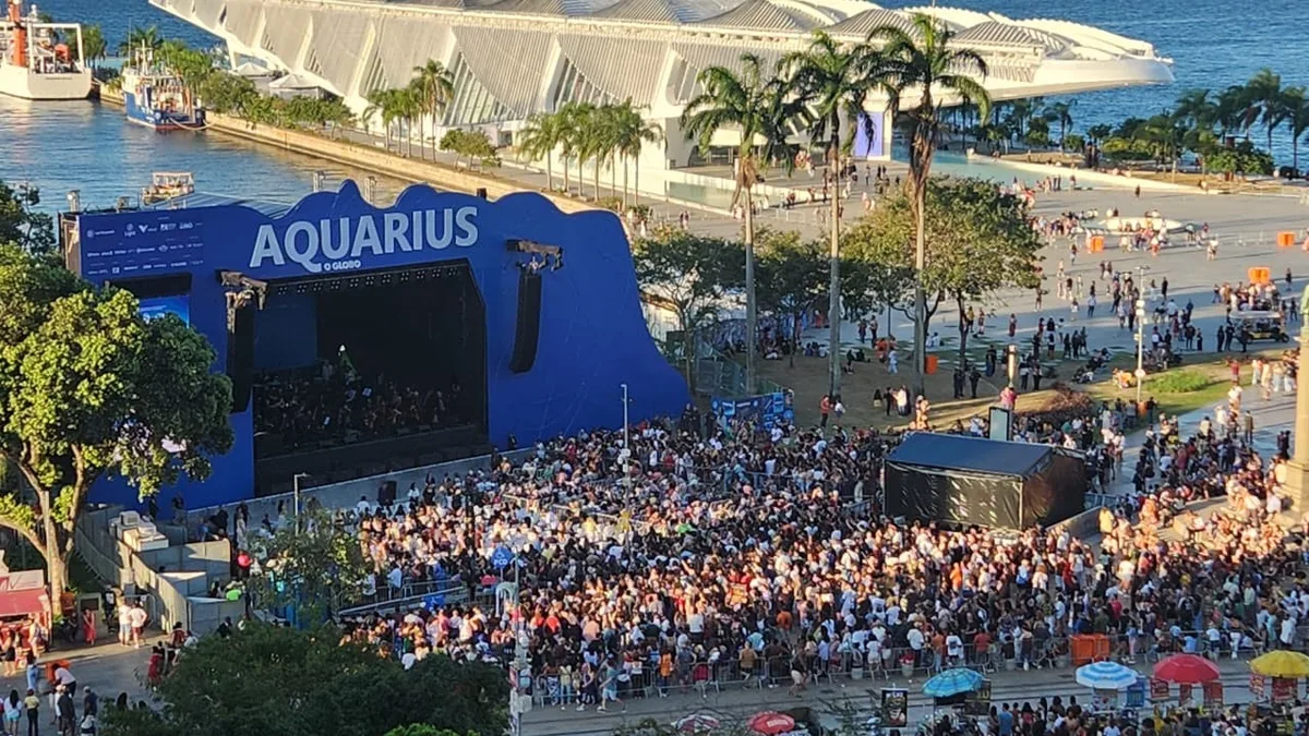 Aquarius reúne Leci Brandão, Emicida e OSB diante de público de várias gerações