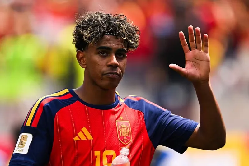 Yamal rebate escolha de Dembélé e destaca vitórias contra Mbappé e o francês