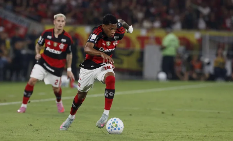 Gonzalo Plata anuncia retorno ao Flamengo após negócio com o Dínamo fracassar