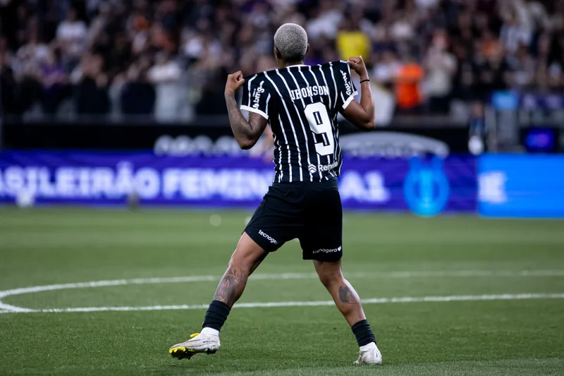 Jhonson se aproxima do melhor ano pelo Corinthians após semifinal do Brasileirão