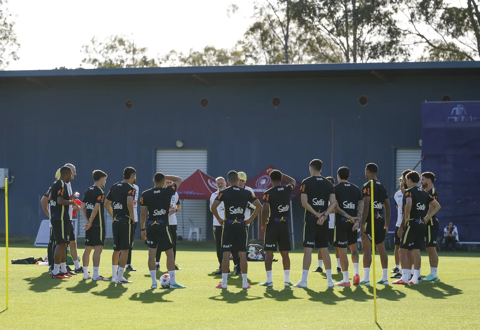 Ancelotti prepara mudanças no meio e na defesa contra a Austrália