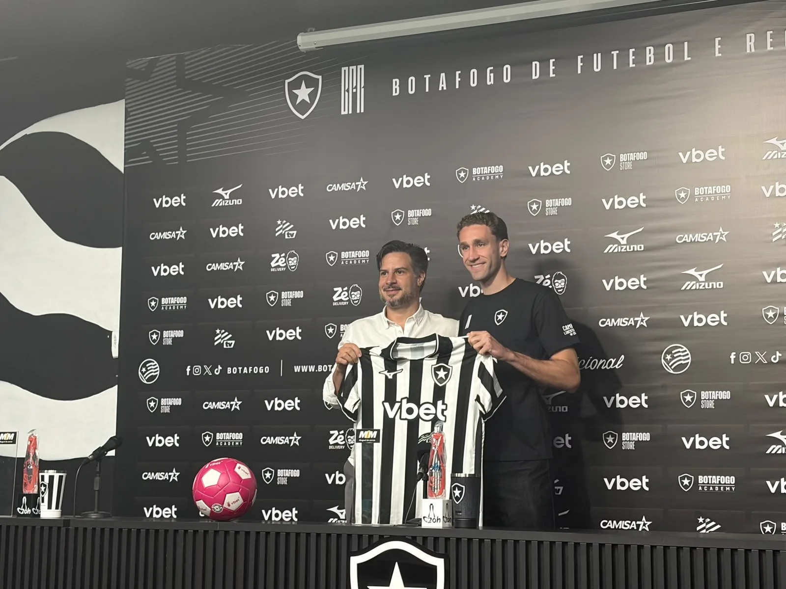 Botafogo anuncia Arthur Chaves como novo reforço para a defesa