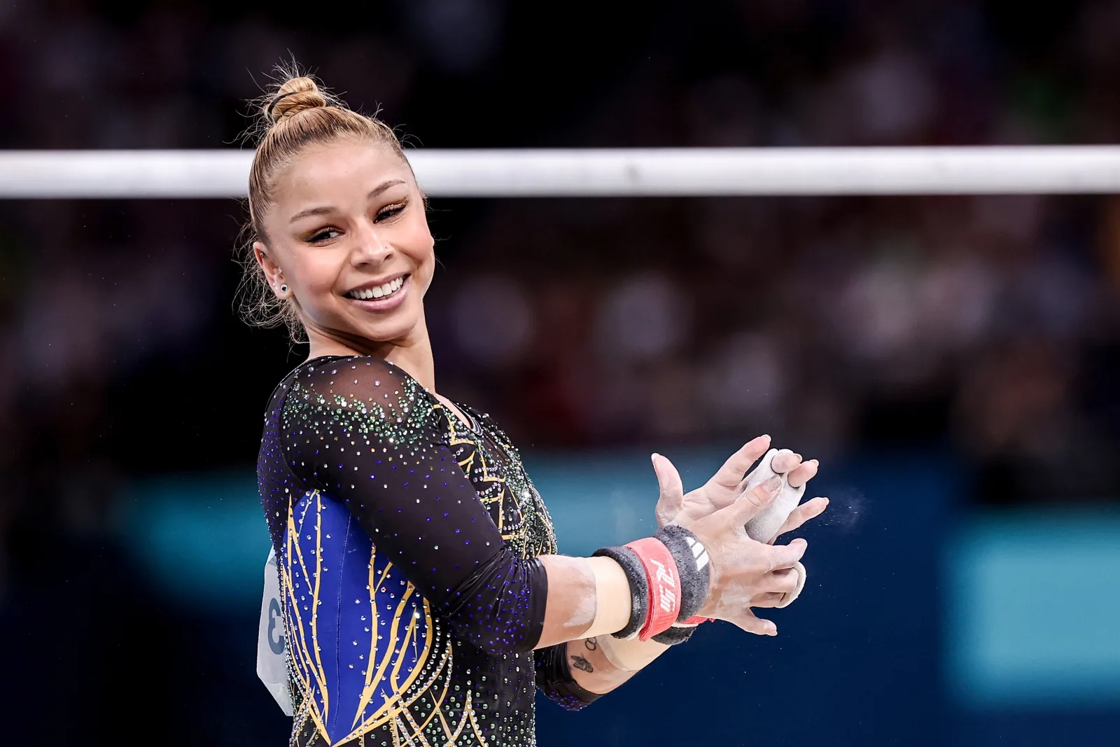Flávia Saraiva supera Rebeca Andrade e vence final da trave na Hungria