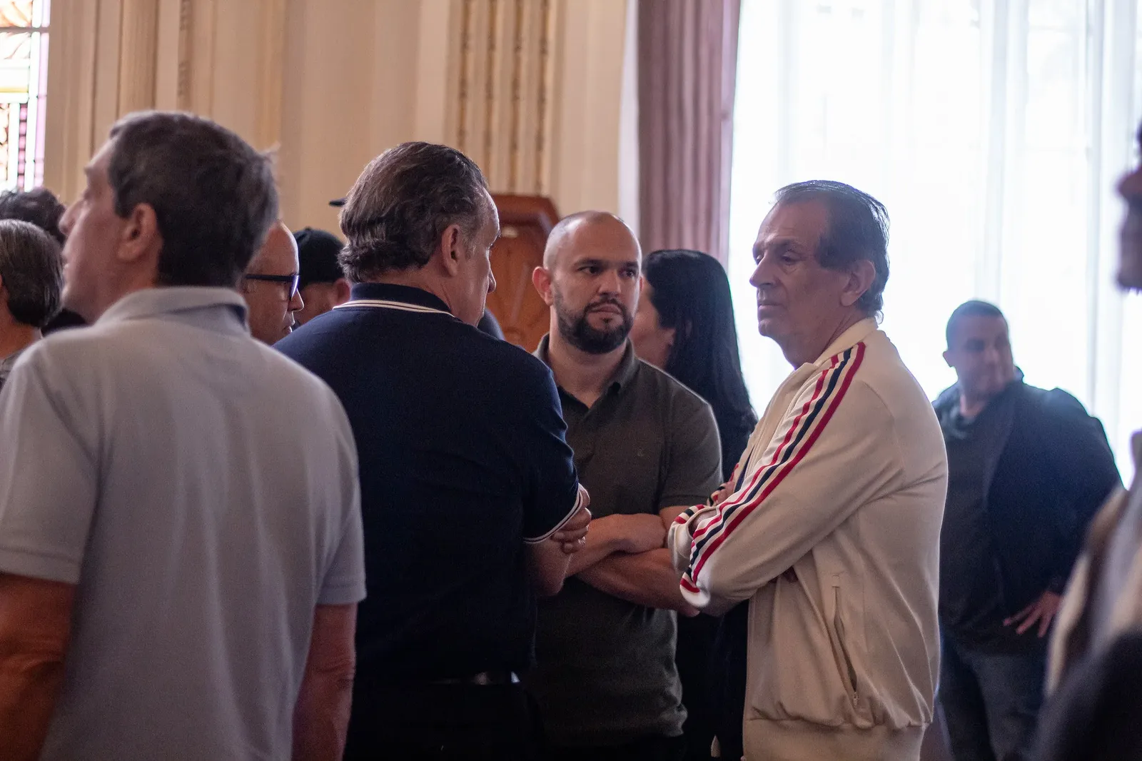 Casaco usado por Bap em velório de Angioni provoca debate entre torcedores