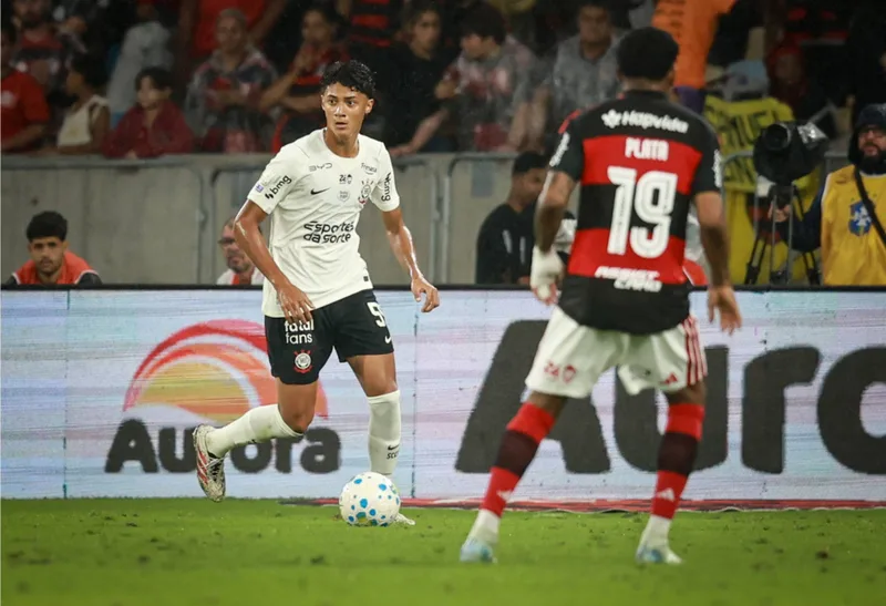 Base do Corinthians aparece em cinco posições na derrota para o Flamengo