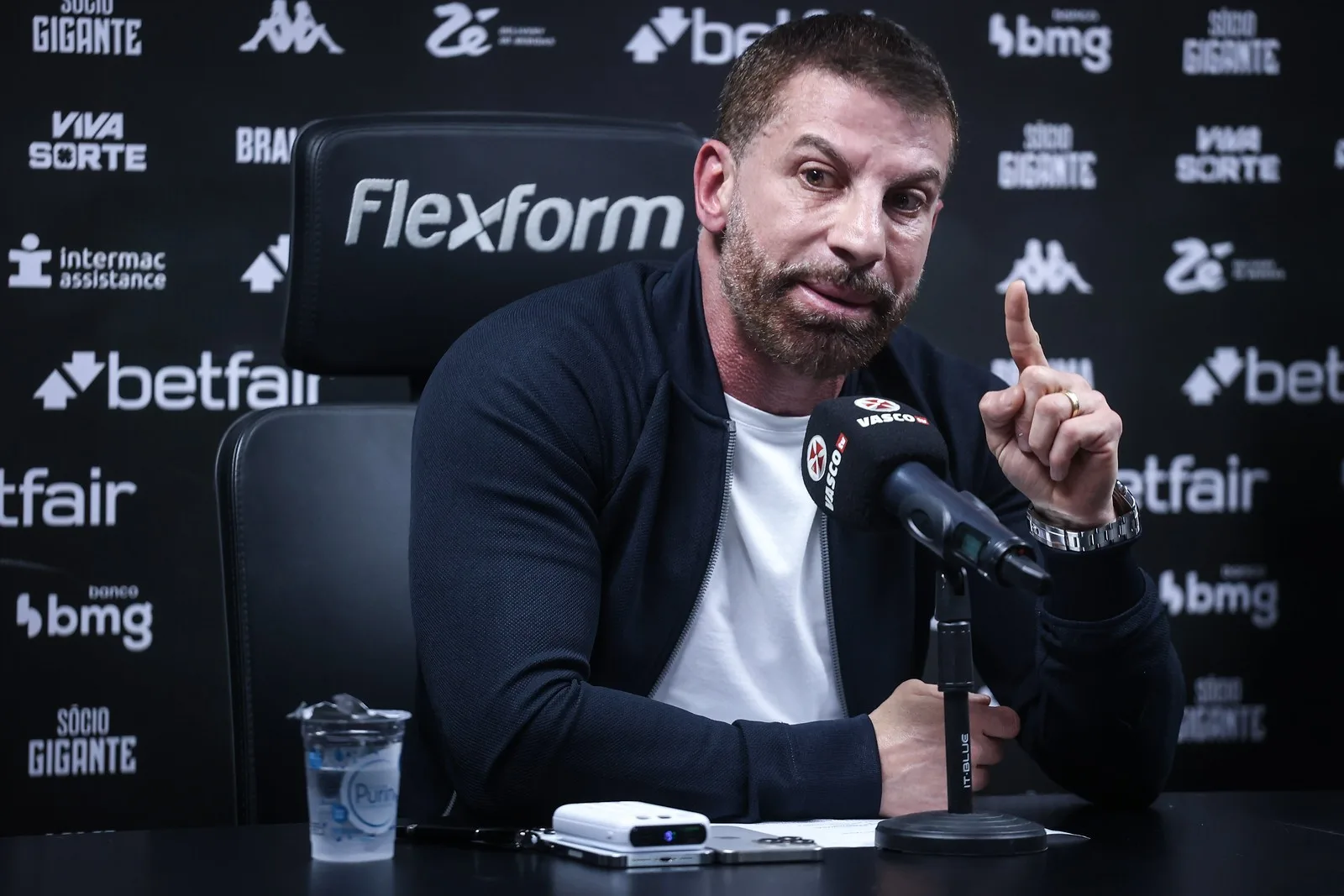 Pedrinho vai à Justiça para tentar levar Vasco x Boca ao Maracanã