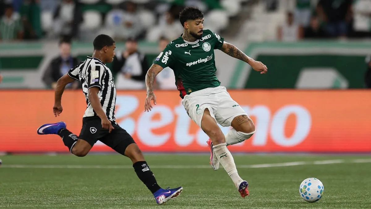 Alexander Barboza reprova vaias no reencontro com a torcida do Botafogo