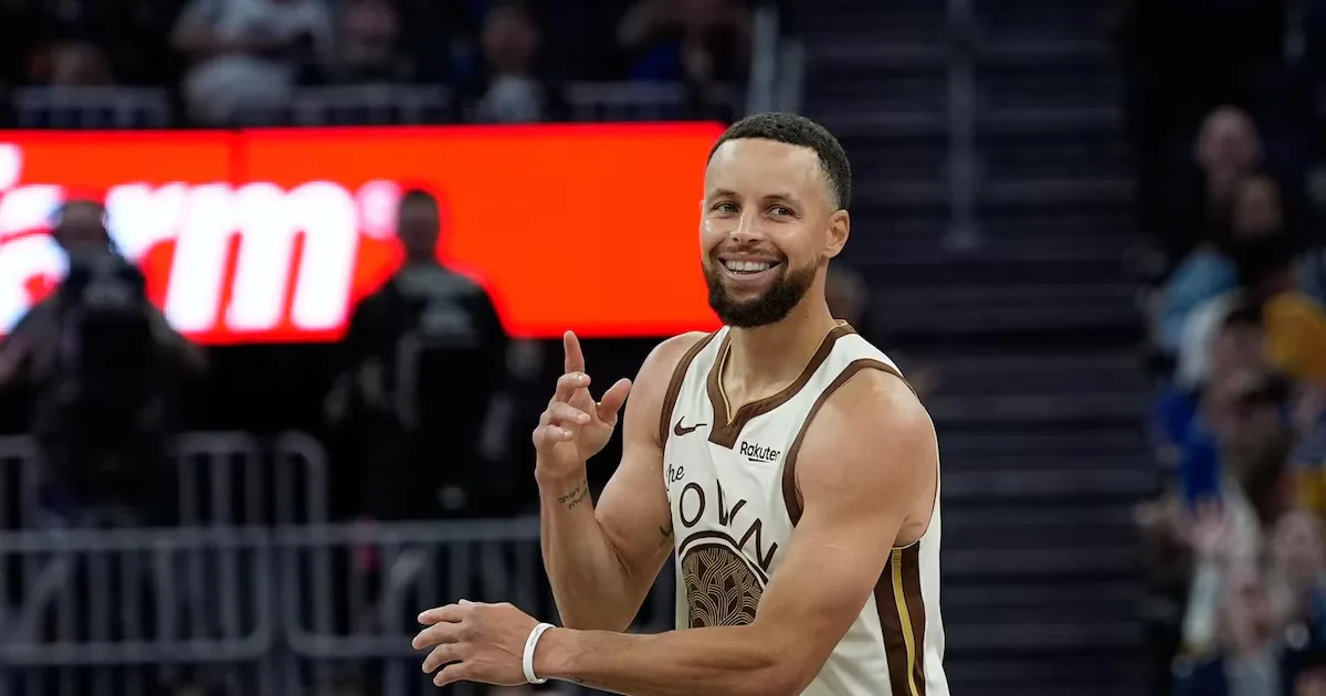 Stephen Curry renova com os Warriors por duas temporadas na NBA