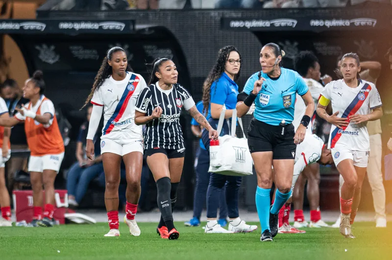 Thaís Regina fica fora da decisão do Brasileirão Feminino após cartão vermelho