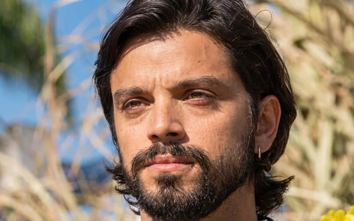 Omar descobre minérios nas terras de Tonho e propõe sociedade em novela