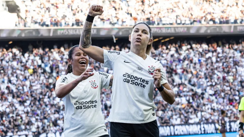 São Paulo defende vantagem no Morumbis diante do Corinthians pelo título feminino