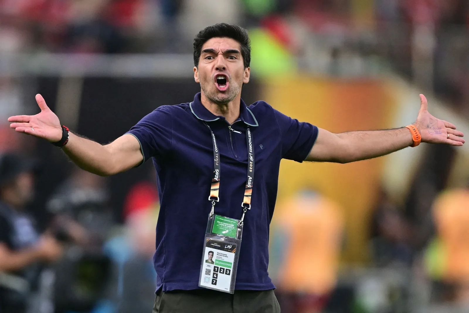 Abel Ferreira obtém efeito suspensivo e estará à frente do Palmeiras contra o Botafogo