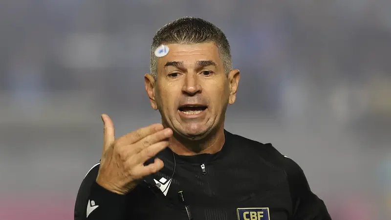 Marcelo de Lima Henrique apita clássico cearense antes de se aposentar