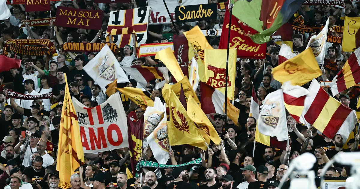 Roma vence a Atalanta e 16 torcedores são banidos por gesto fascista