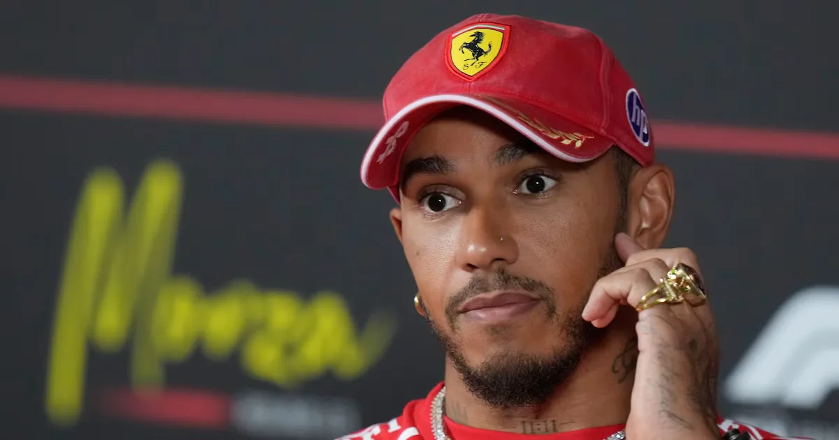 Hamilton contesta Leclerc após toque e cobra regras na Ferrari