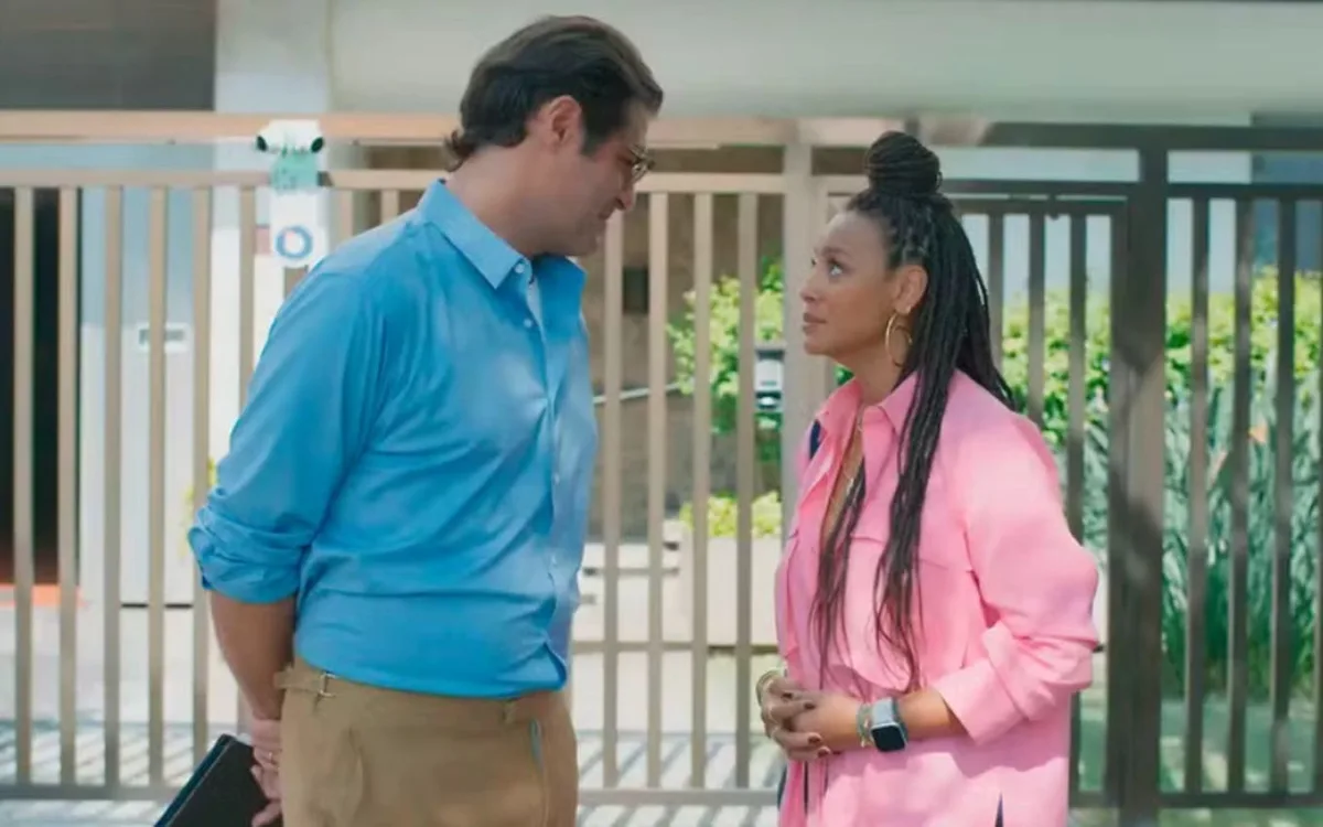 Bela rejeita declaração de Gabriel e assume romance com Lucas em Por Você