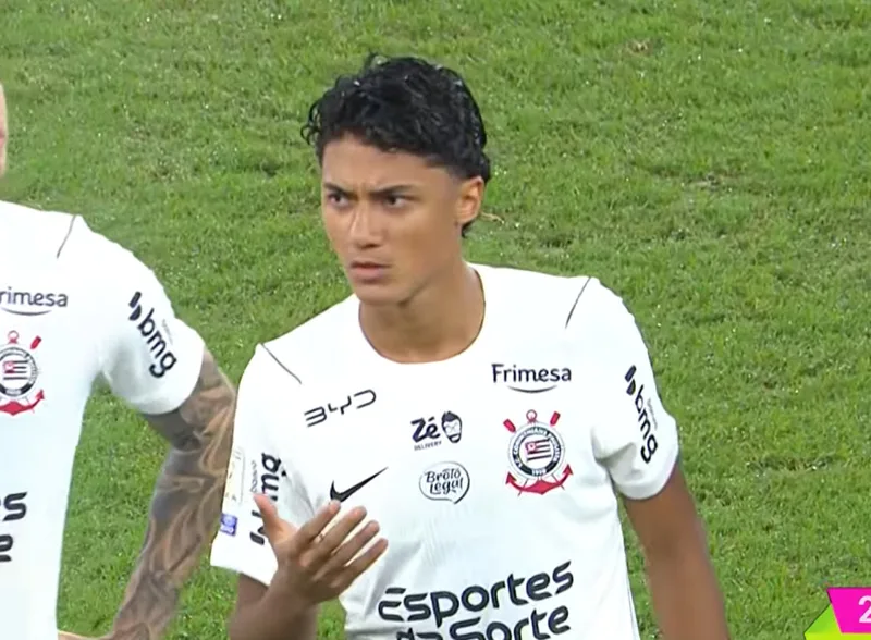Iago Machado estreia no Corinthians aos 17 anos em derrota para o Flamengo