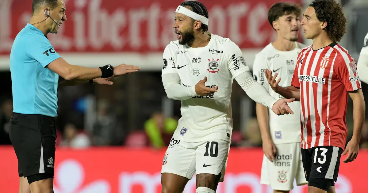 Conmebol vai avaliar pedido do Estudiantes contra Memphis Depay