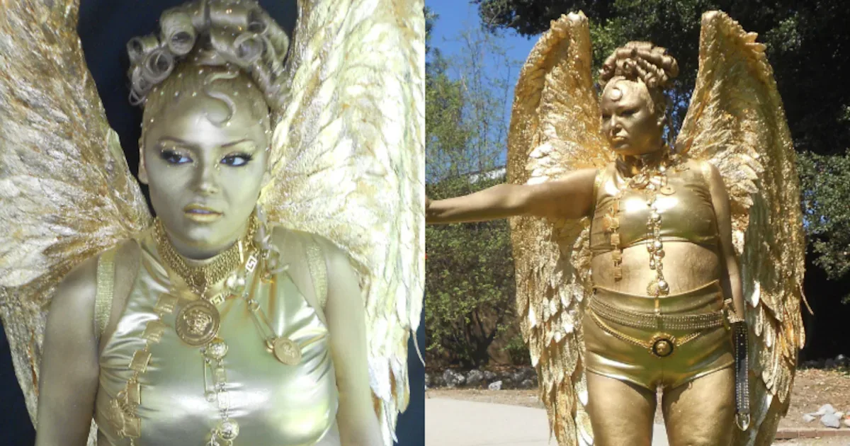 Megan Stalter chama atenção no Emmy ao se vestir como a estatueta