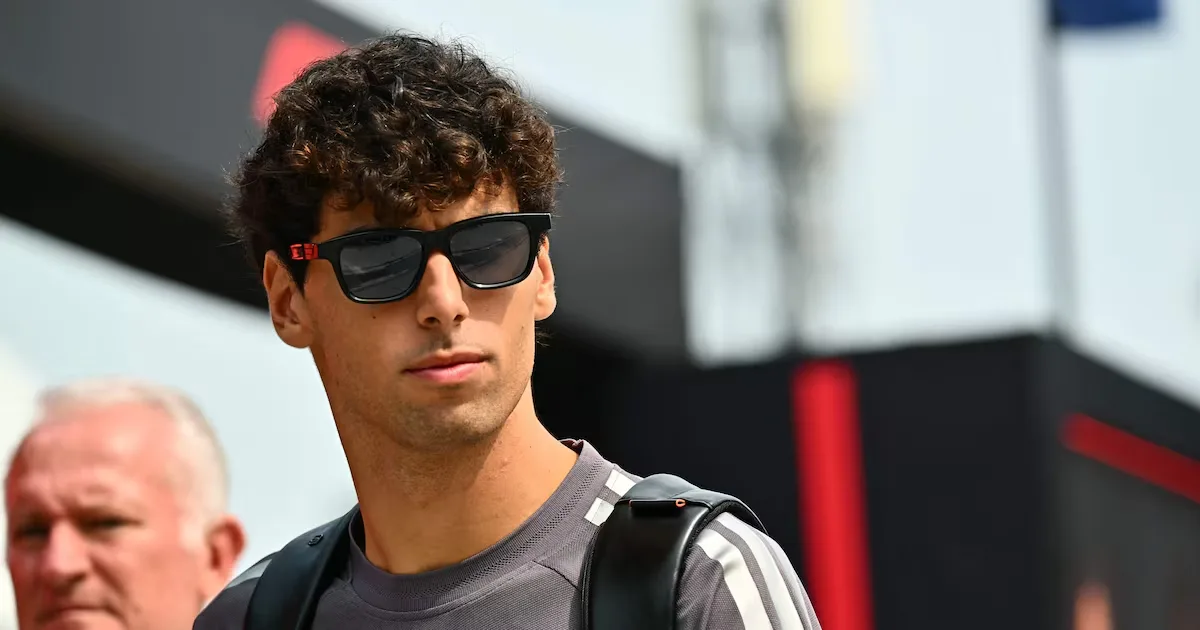 Bortoleto termina GP do Bahrein em 18º após acidente com Sainz