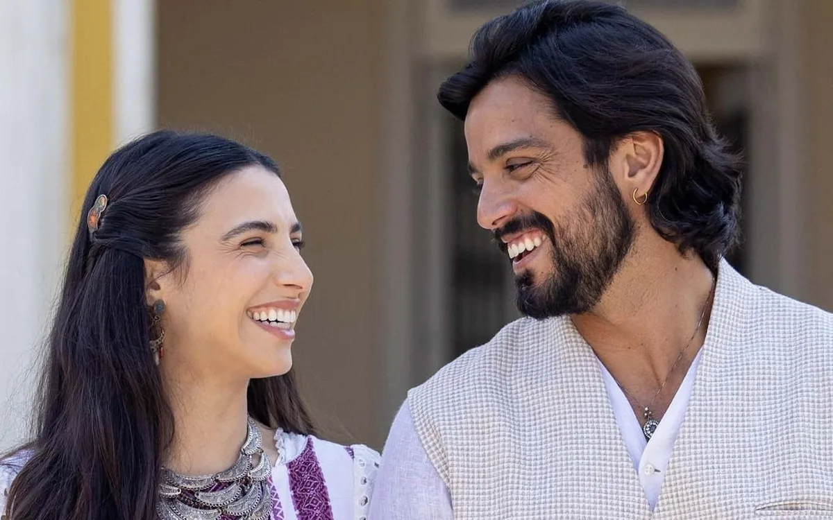 Salma e Omar assumem romance após fim de casamento arranjado