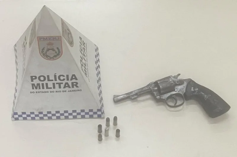 Policial de folga reage a tentativa de assalto e mata suspeito no Catete