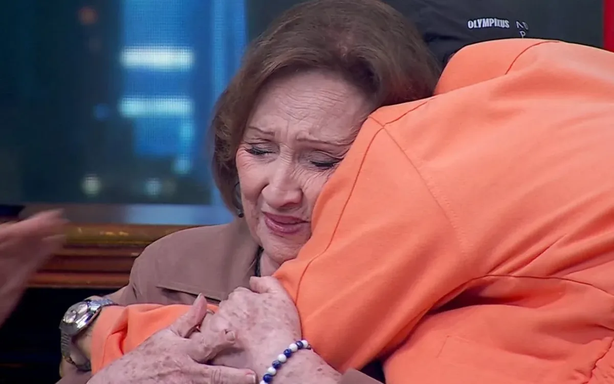 Déa Lúcia se emociona no Domingão ao lembrar Paulo Gustavo