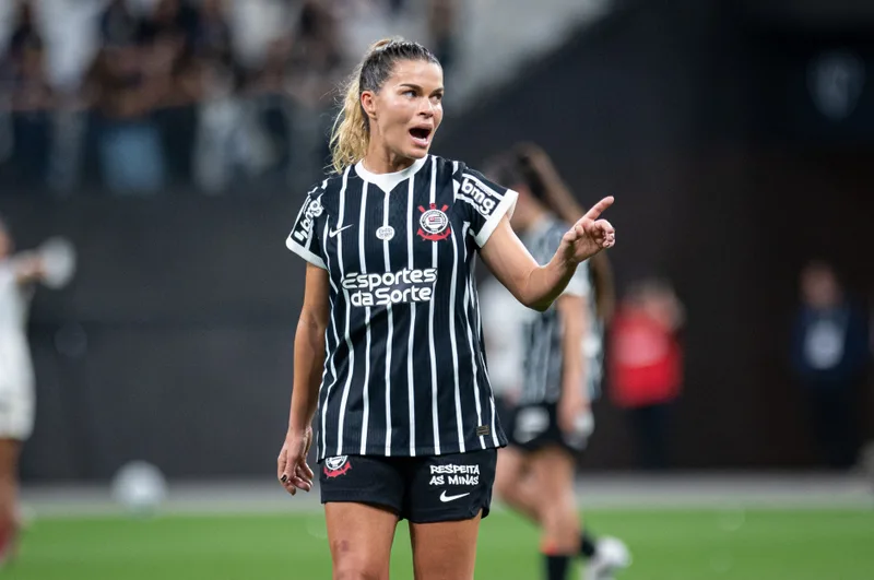 Tamires vê Libertadores como novo caminho para o Corinthians após vice nacional